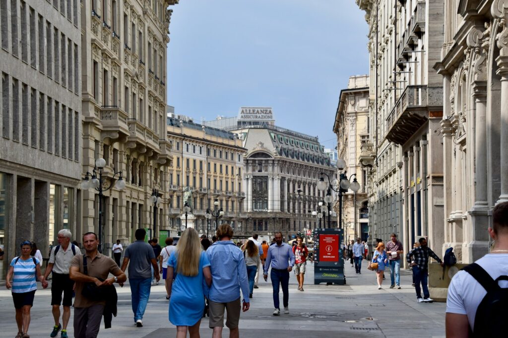 Persone nello spazio urbano, immagine di copertina per i processi di relazione del corpo esteso